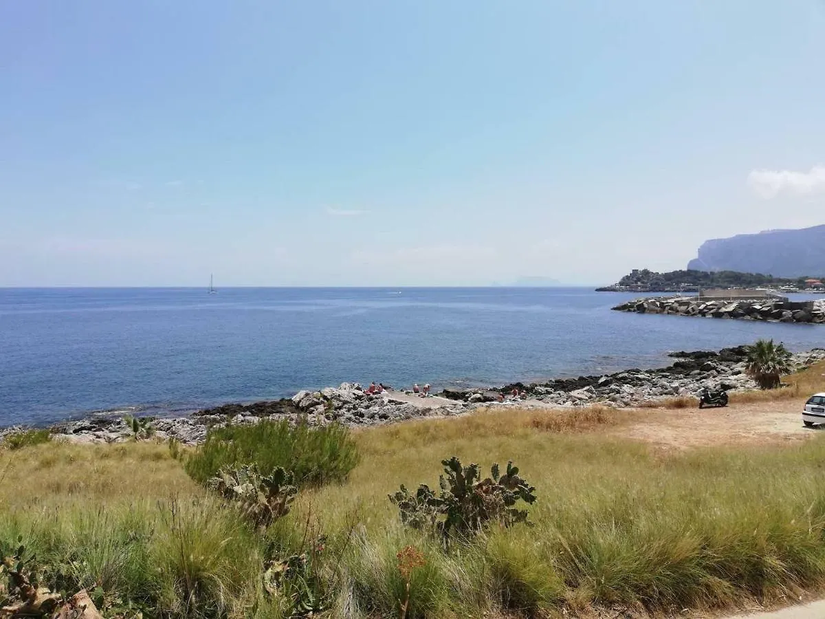 Casa Ammare nella riserva di Capo Gallo Palermo 0*,
